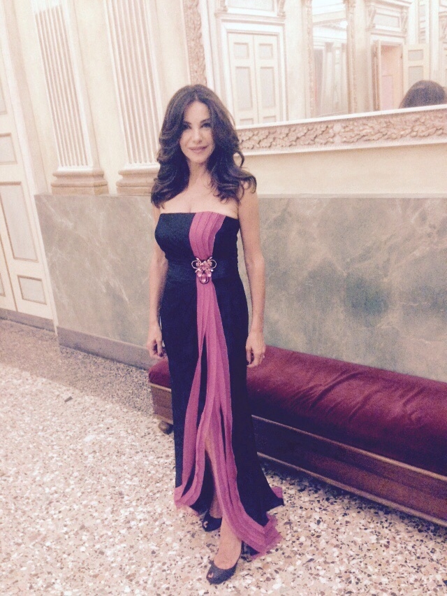Cena di Gala<br />
Fondation Prince Albert II de Monaco<br />
Sala delle Otto Colonne / Palazzo Reale<br />
<br />
Emanuela Folliero indossa PASTORE COUTURE